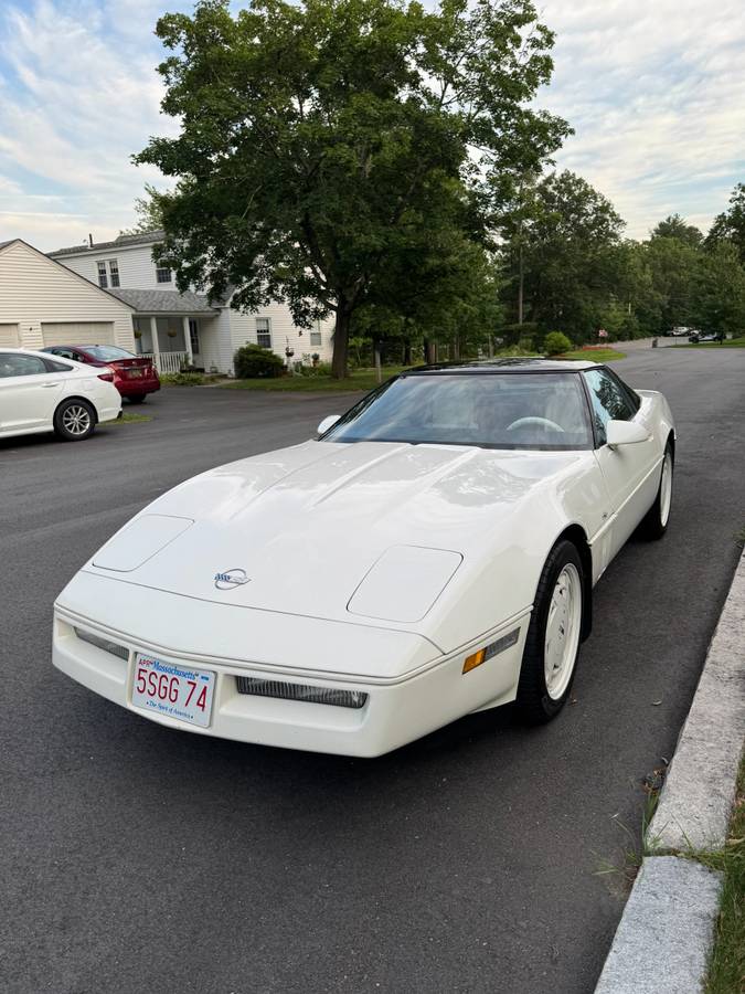 Chevrolet-corvette-1988-white-13
