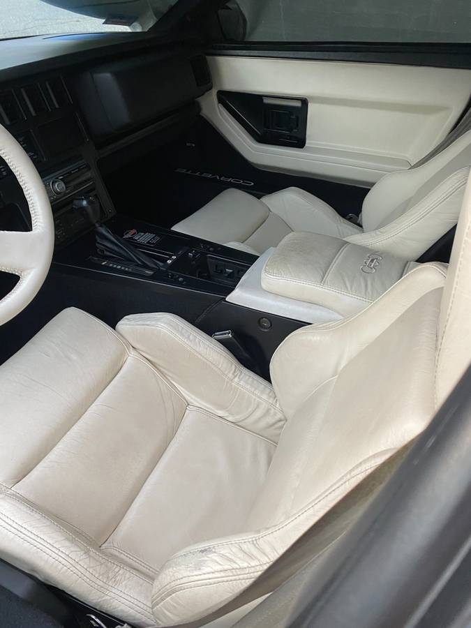 Chevrolet-corvette-1988-white-2