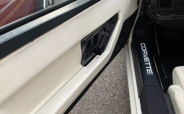 Chevrolet-corvette-1988-white-3