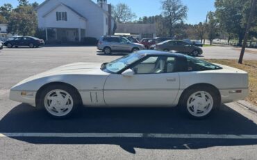 Chevrolet-corvette-1988-white