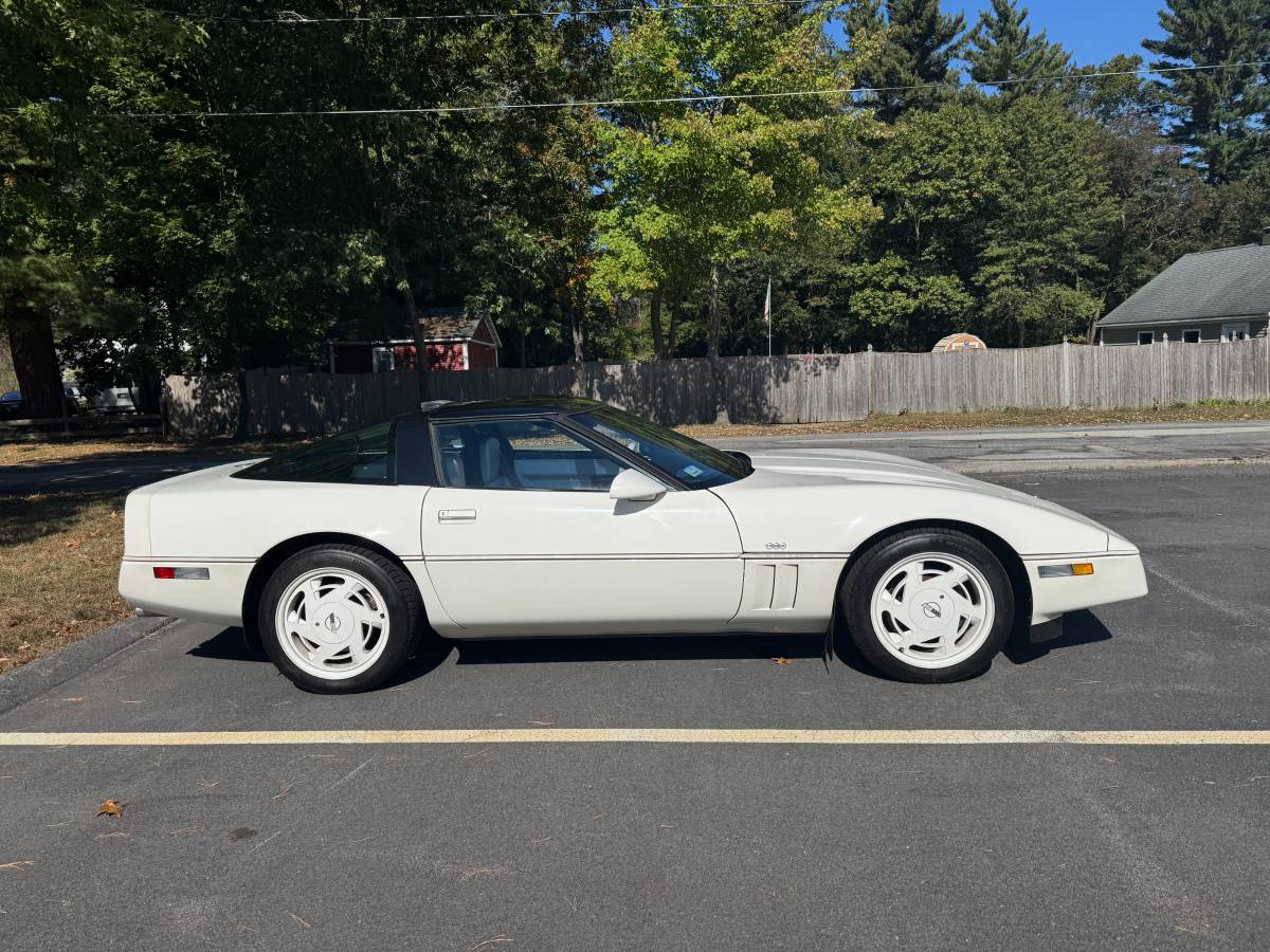 Chevrolet-corvette-1988-white-5