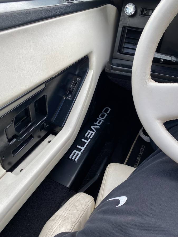 Chevrolet-corvette-1988-white-9