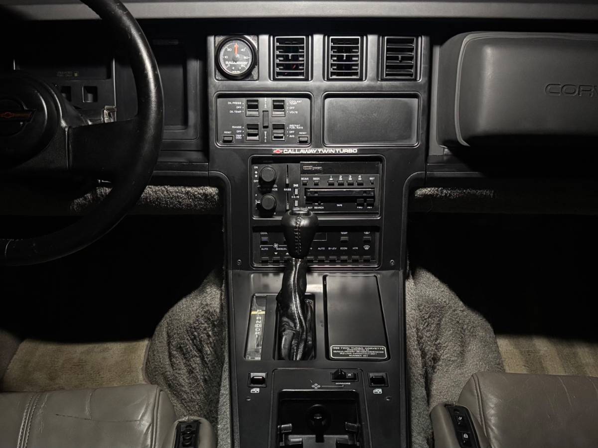 Chevrolet-corvette-1989-grey-10