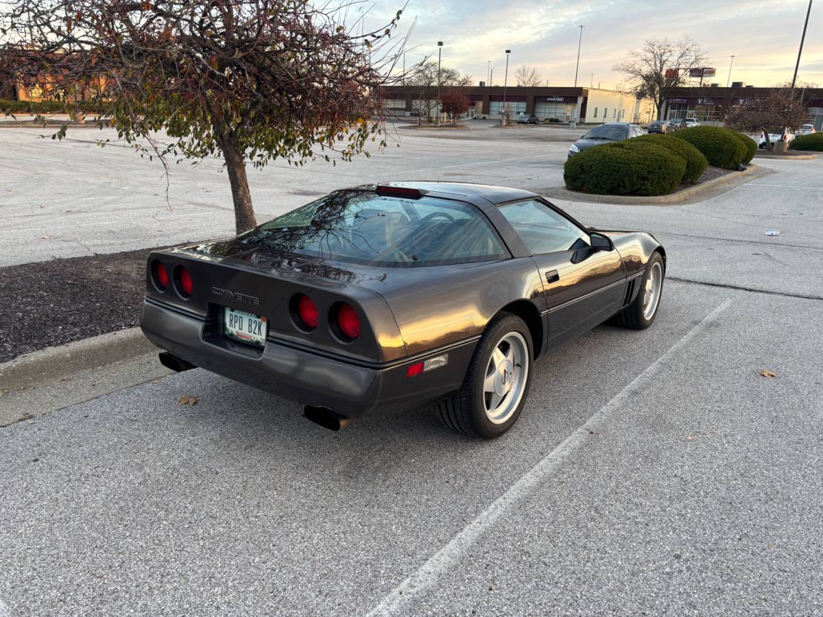 Chevrolet-corvette-1989-grey