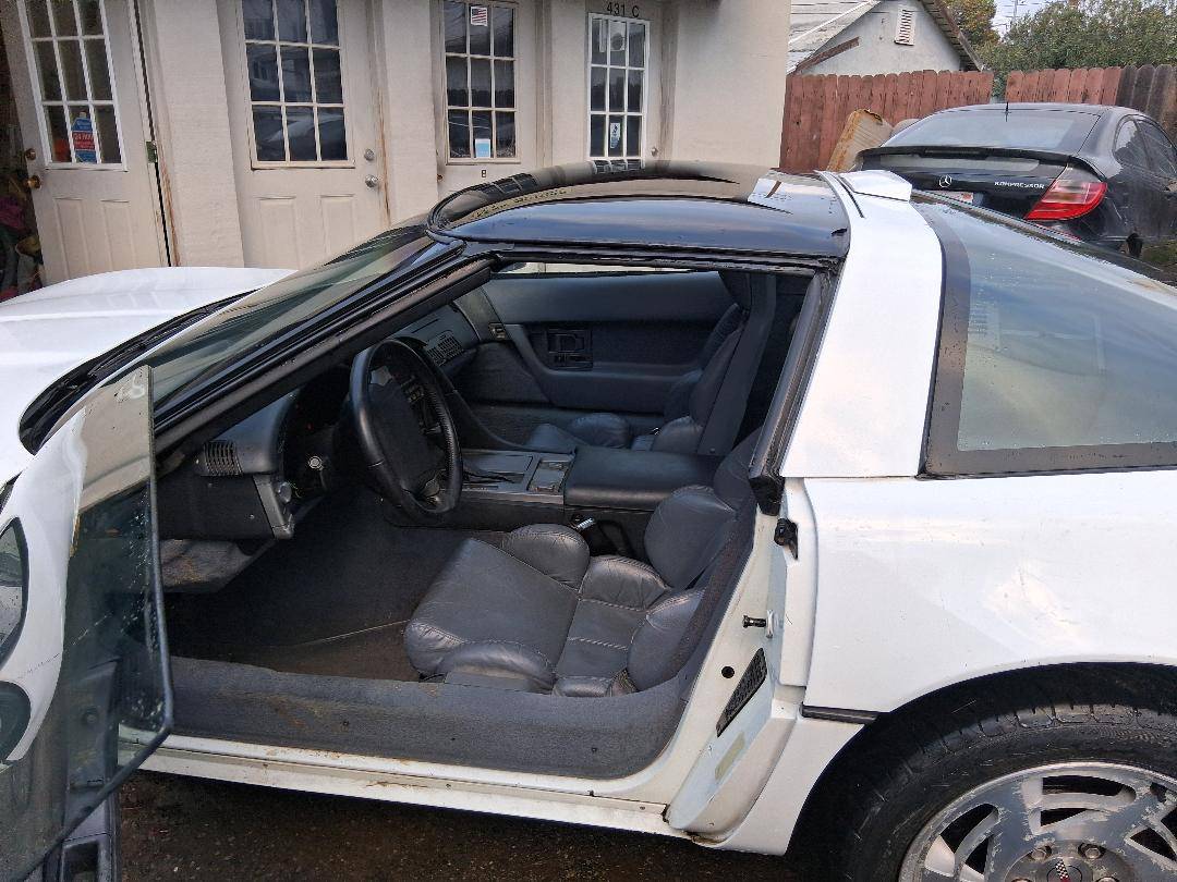 Chevrolet-corvette-1990-white-1