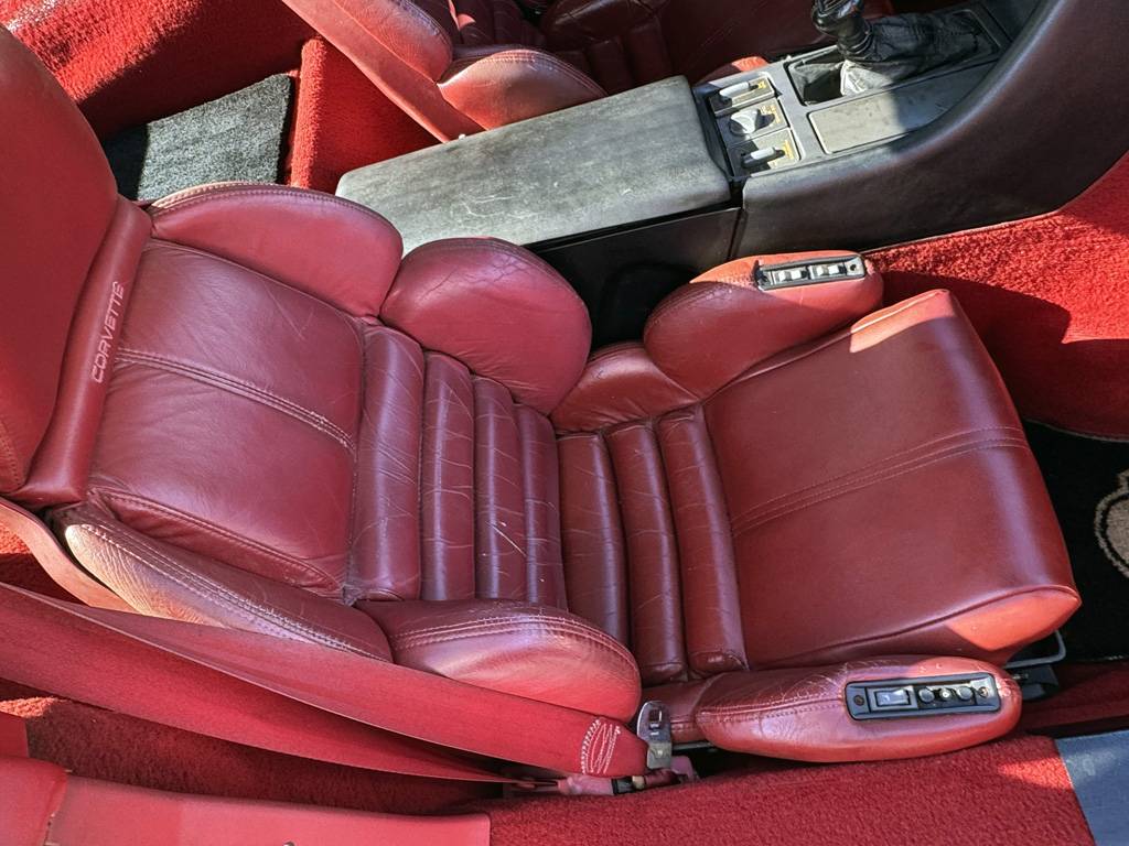 Chevrolet-corvette-1990-white-17