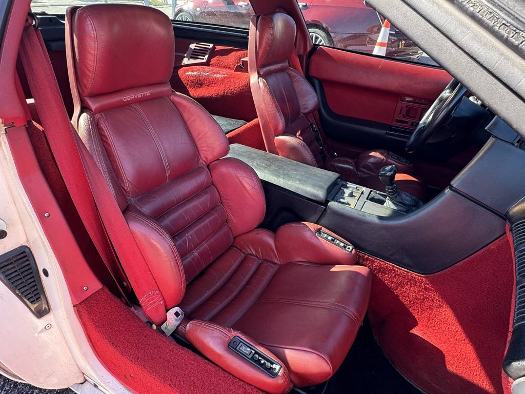 Chevrolet-corvette-1990-white-18