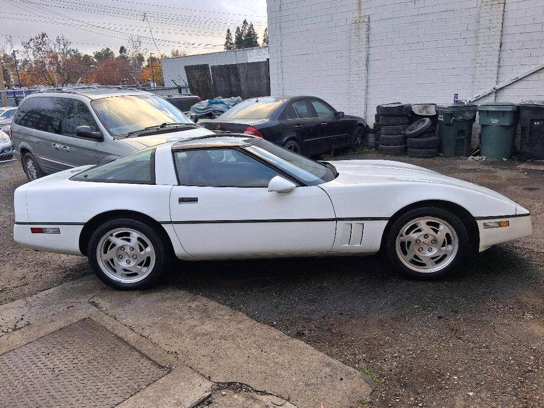 Chevrolet-corvette-1990-white-3
