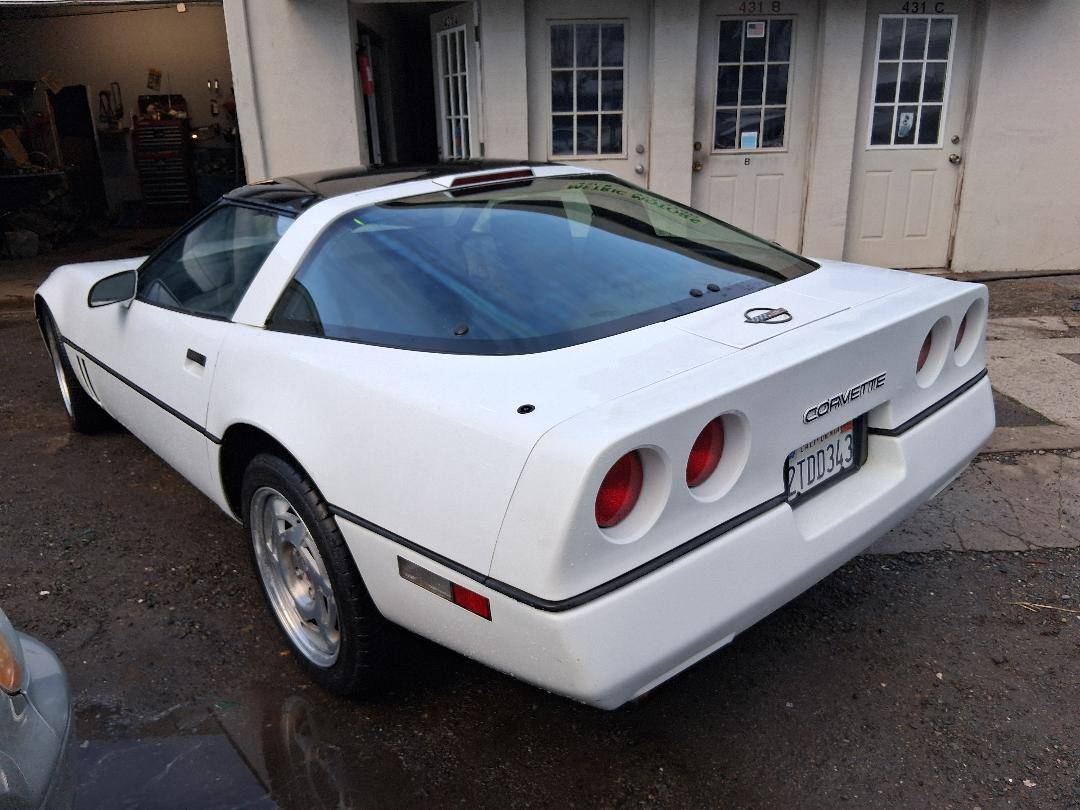 Chevrolet-corvette-1990-white-5