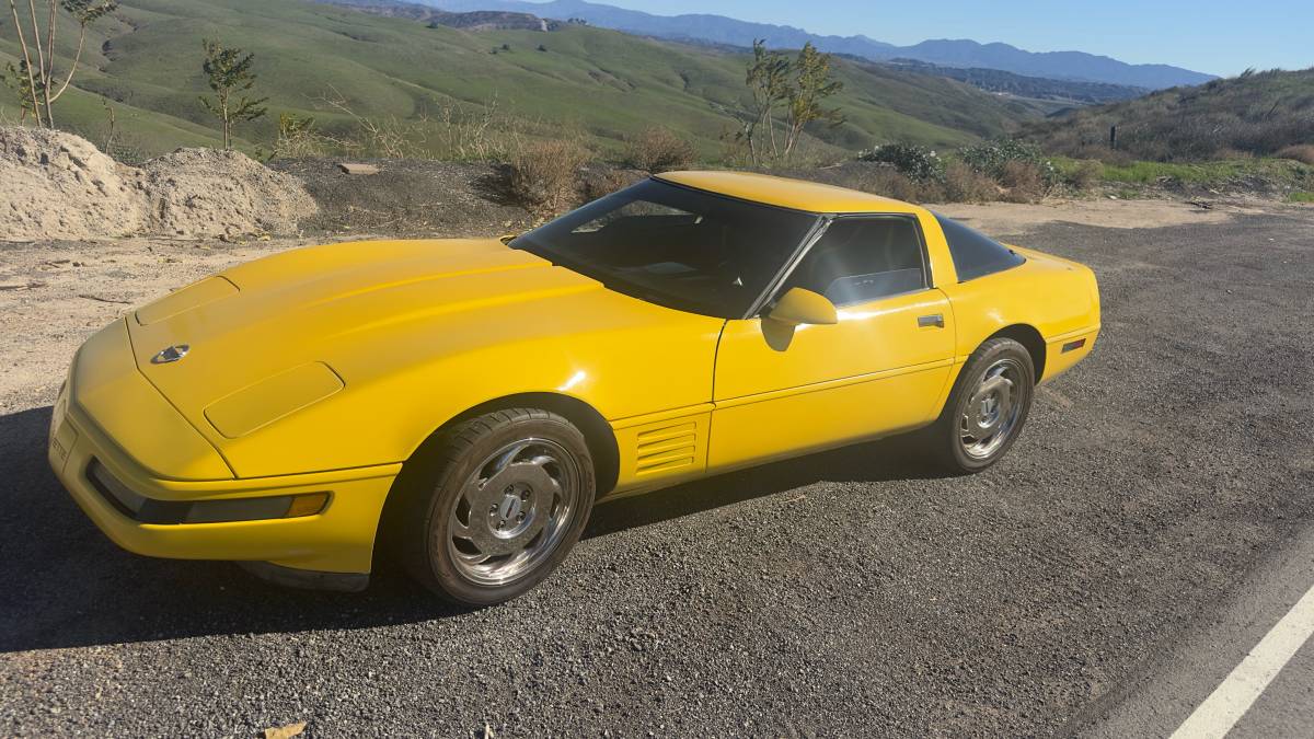 Chevrolet-corvette-1991-yellow-2
