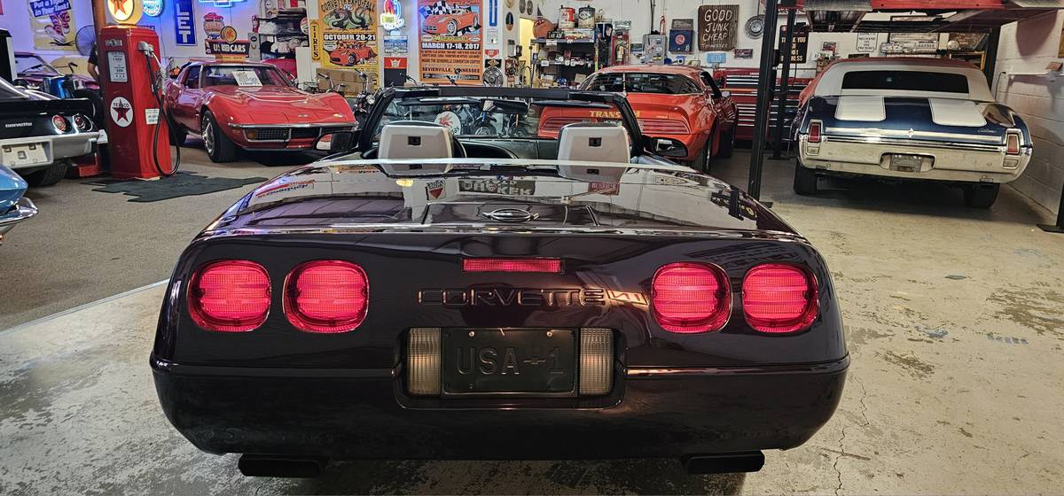 Chevrolet-corvette-1992-13