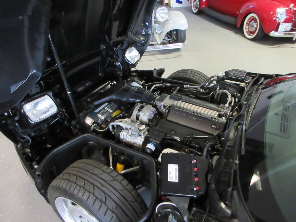 Chevrolet-corvette-1993-black-12