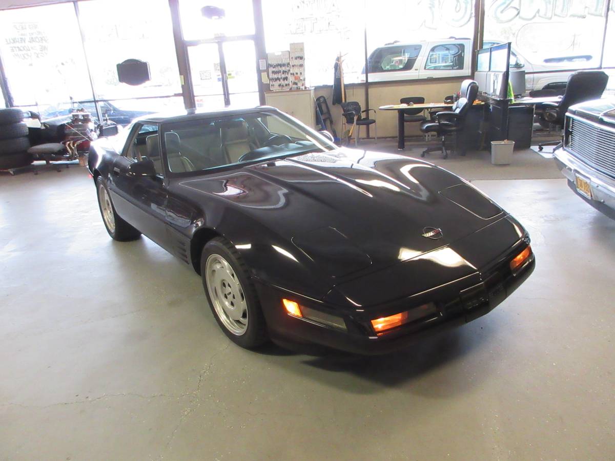 Chevrolet-corvette-1993-black-14
