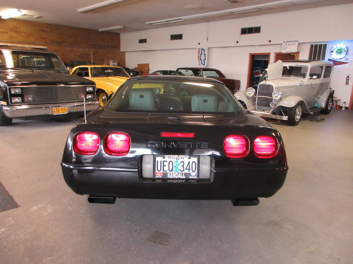 Chevrolet-corvette-1993-black-15