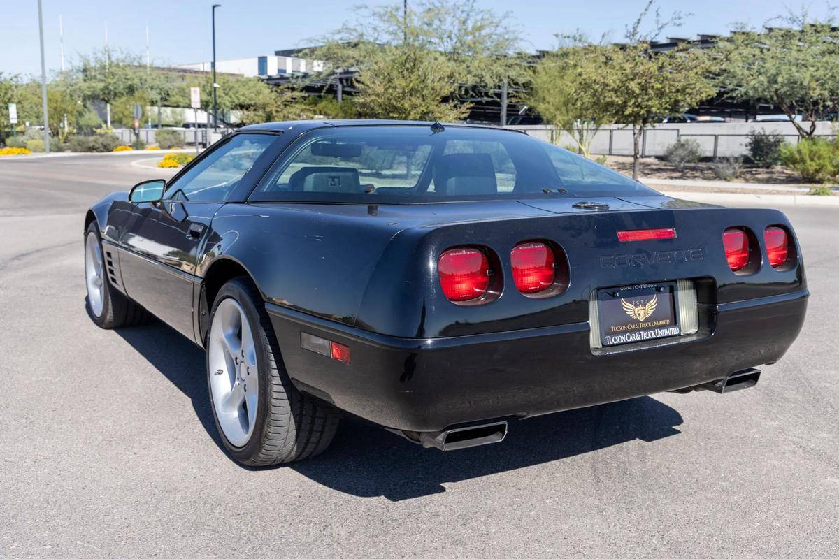 Chevrolet-corvette-1993-black-19