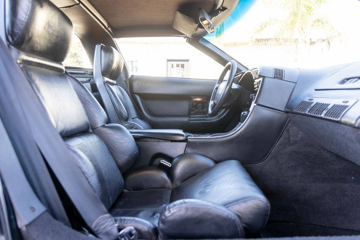 Chevrolet-corvette-1993-black-32