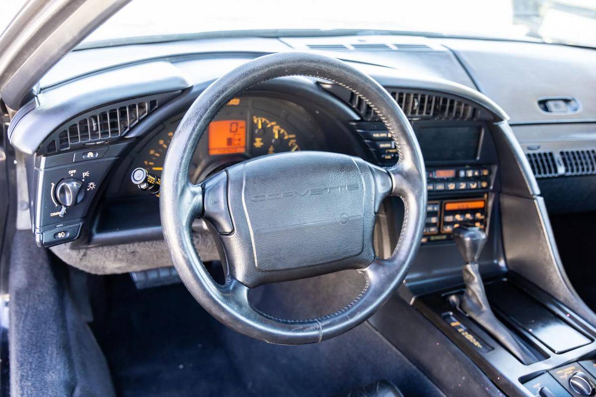 Chevrolet-corvette-1993-black-36