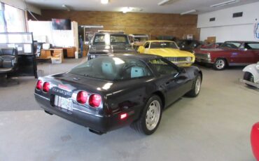 Chevrolet-corvette-1993-black-4