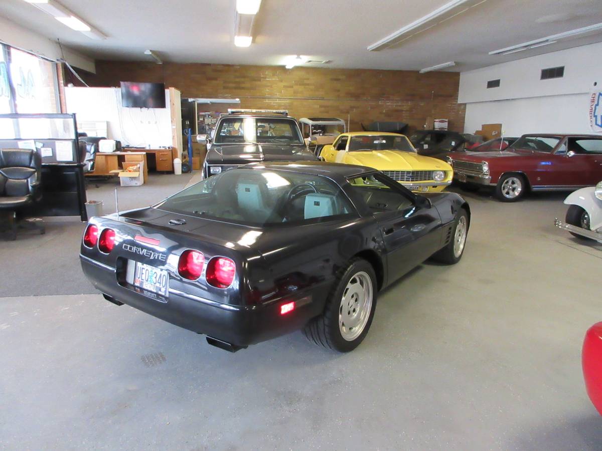 Chevrolet-corvette-1993-black-4