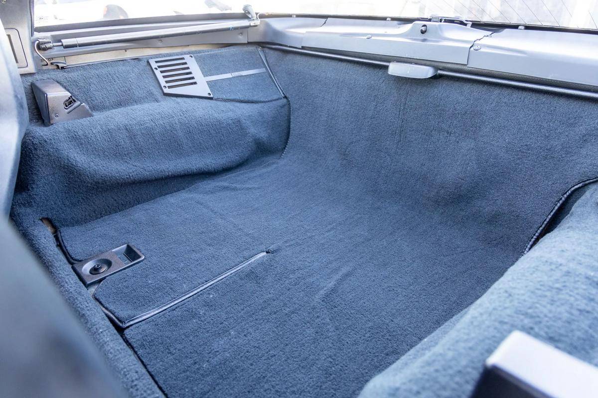 Chevrolet-corvette-1993-black-50