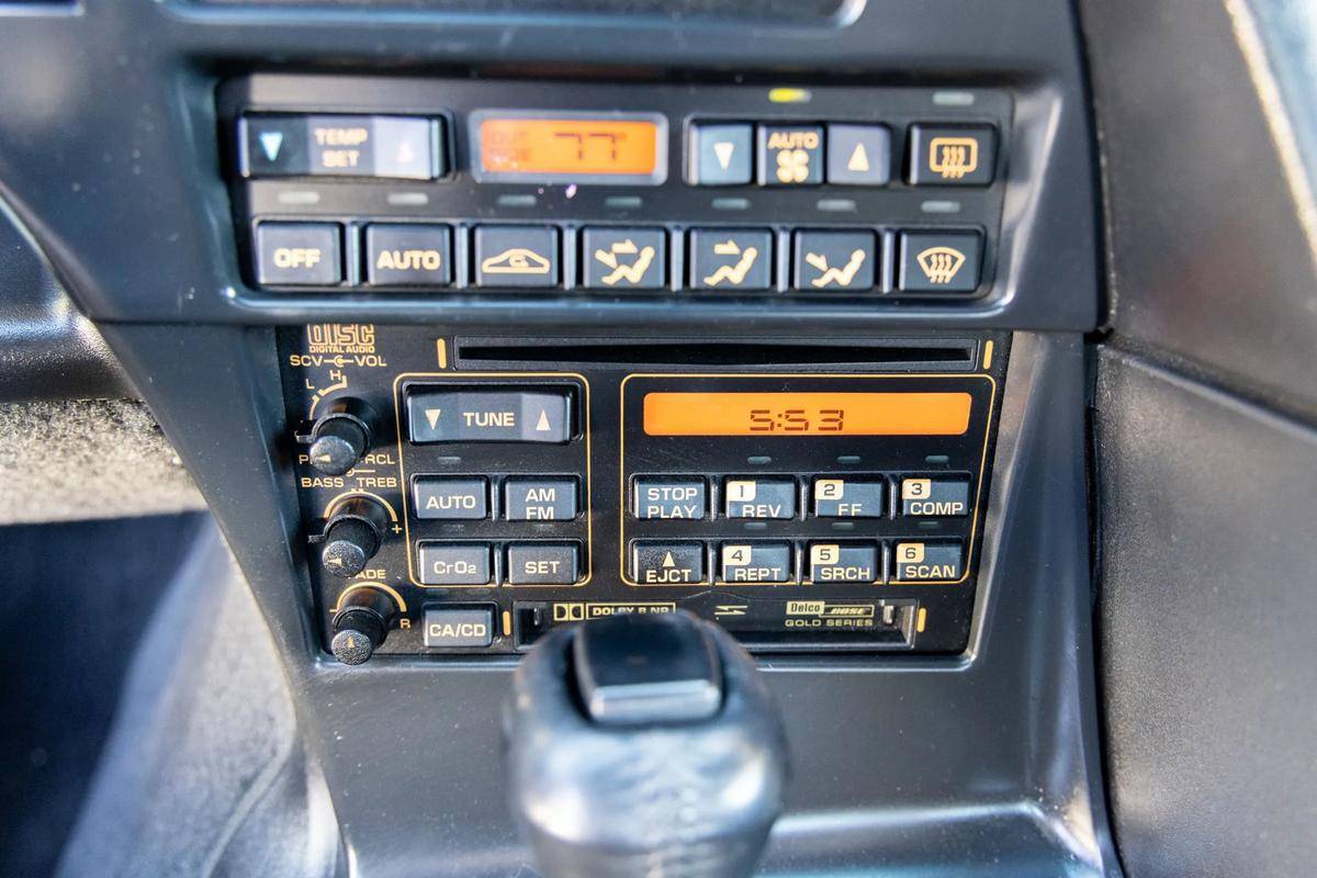 Chevrolet-corvette-1993-black-69