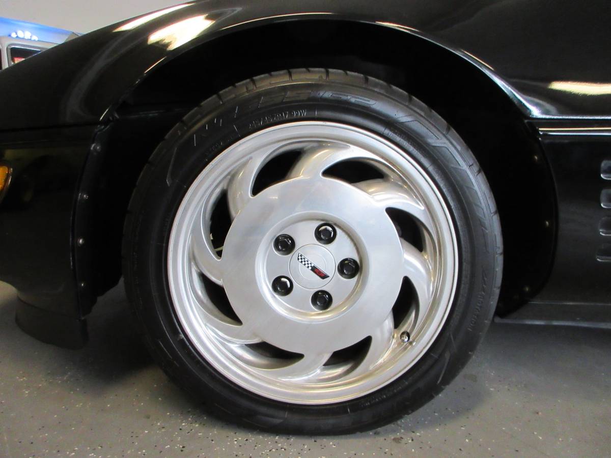 Chevrolet-corvette-1993-black-7