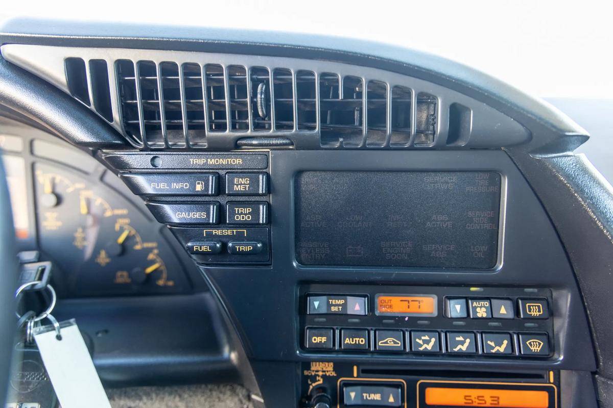 Chevrolet-corvette-1993-black-94