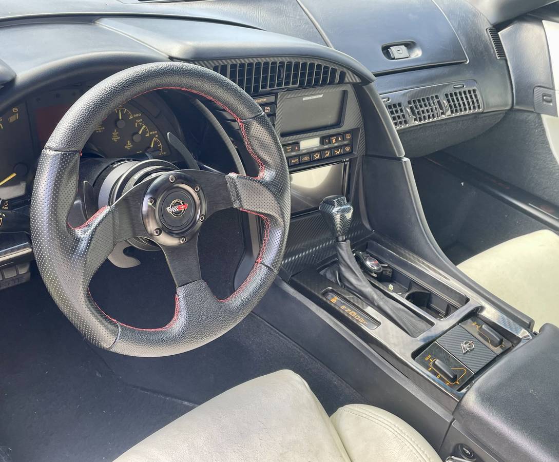 Chevrolet-corvette-1993-white-1