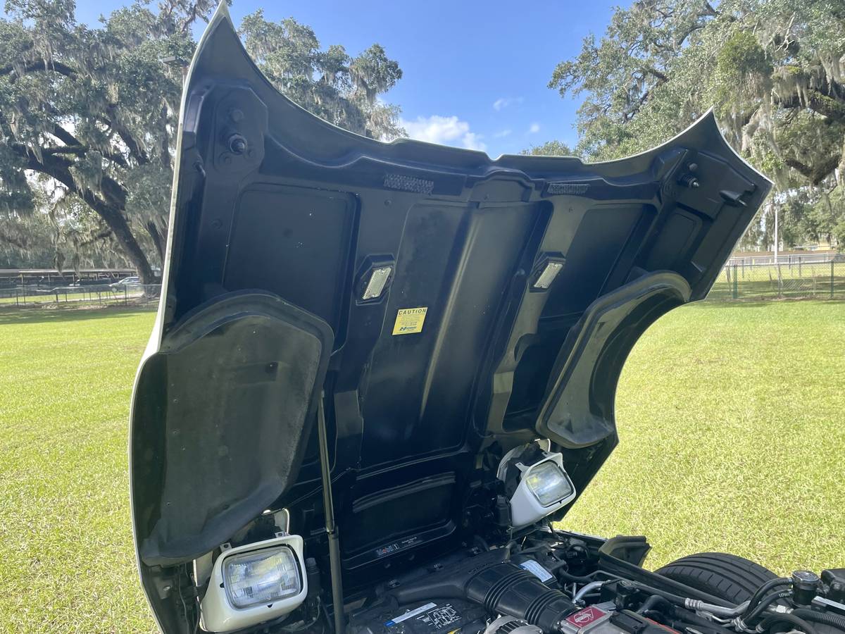 Chevrolet-corvette-1993-white-12