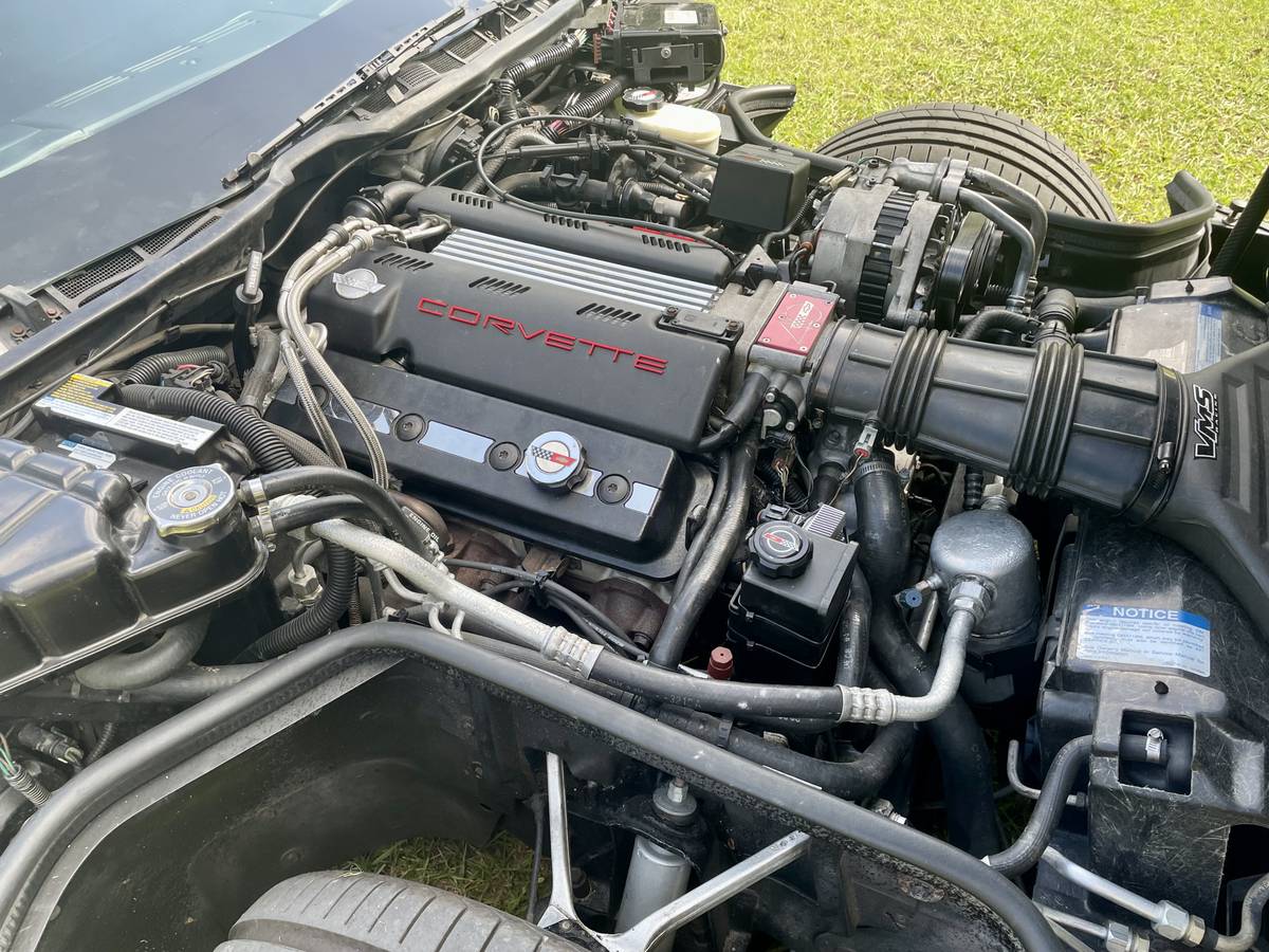 Chevrolet-corvette-1993-white-13