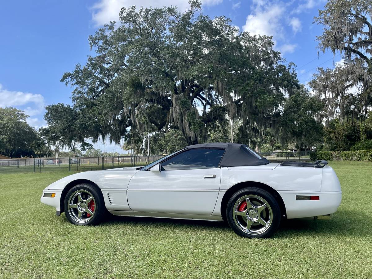 Chevrolet-corvette-1993-white-14
