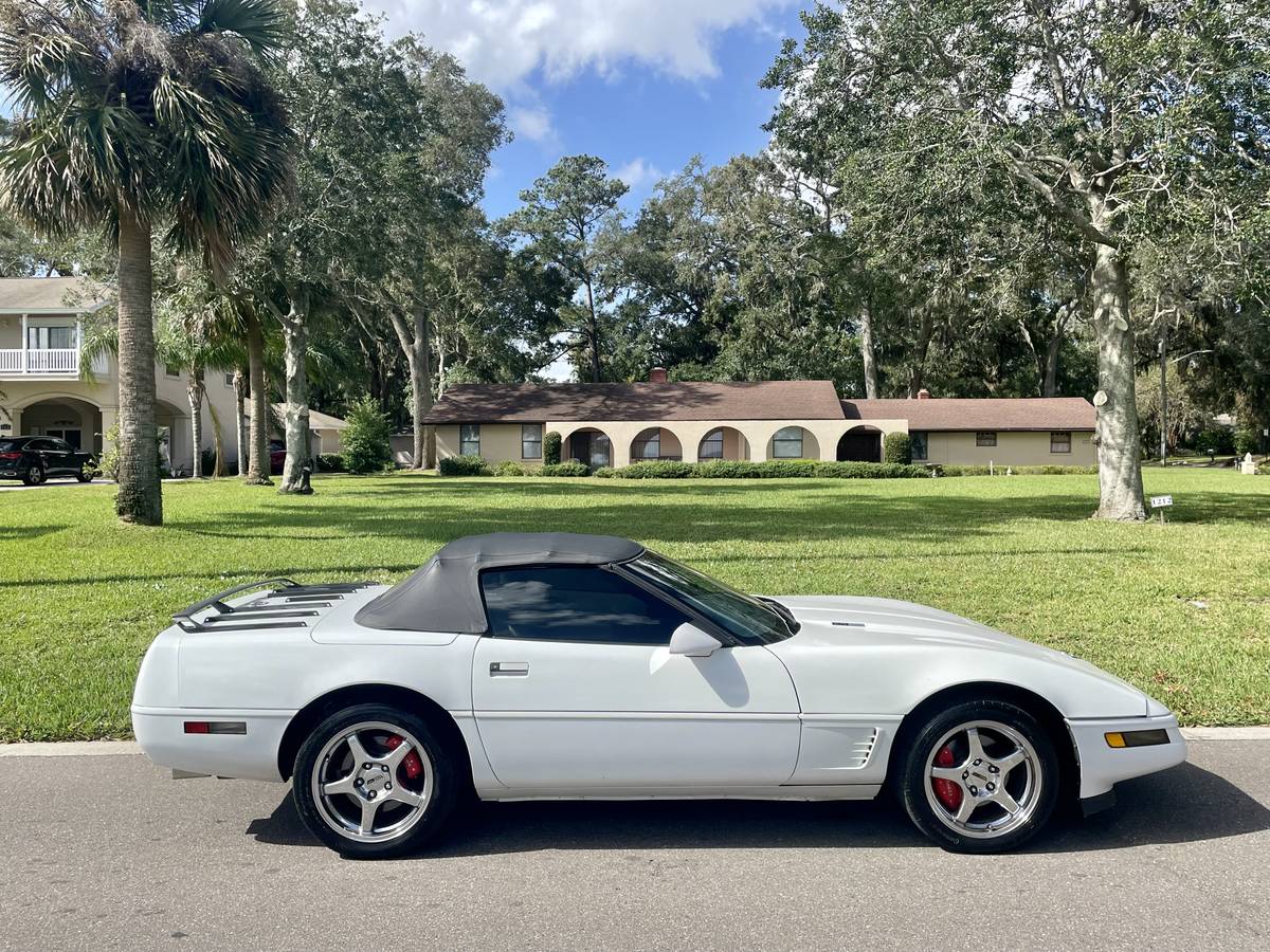Chevrolet-corvette-1993-white-17