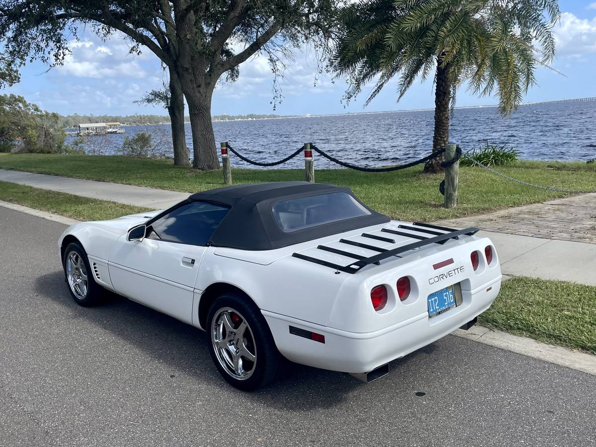 Chevrolet-corvette-1993-white-22