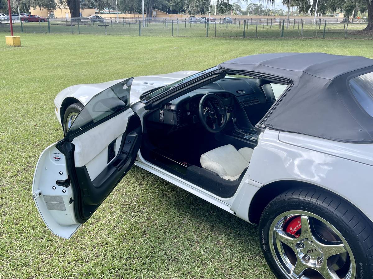Chevrolet-corvette-1993-white-4