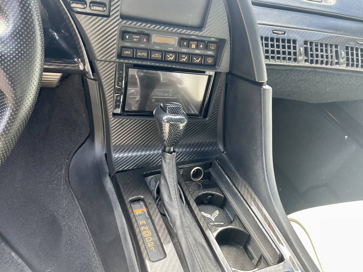 Chevrolet-corvette-1993-white-5