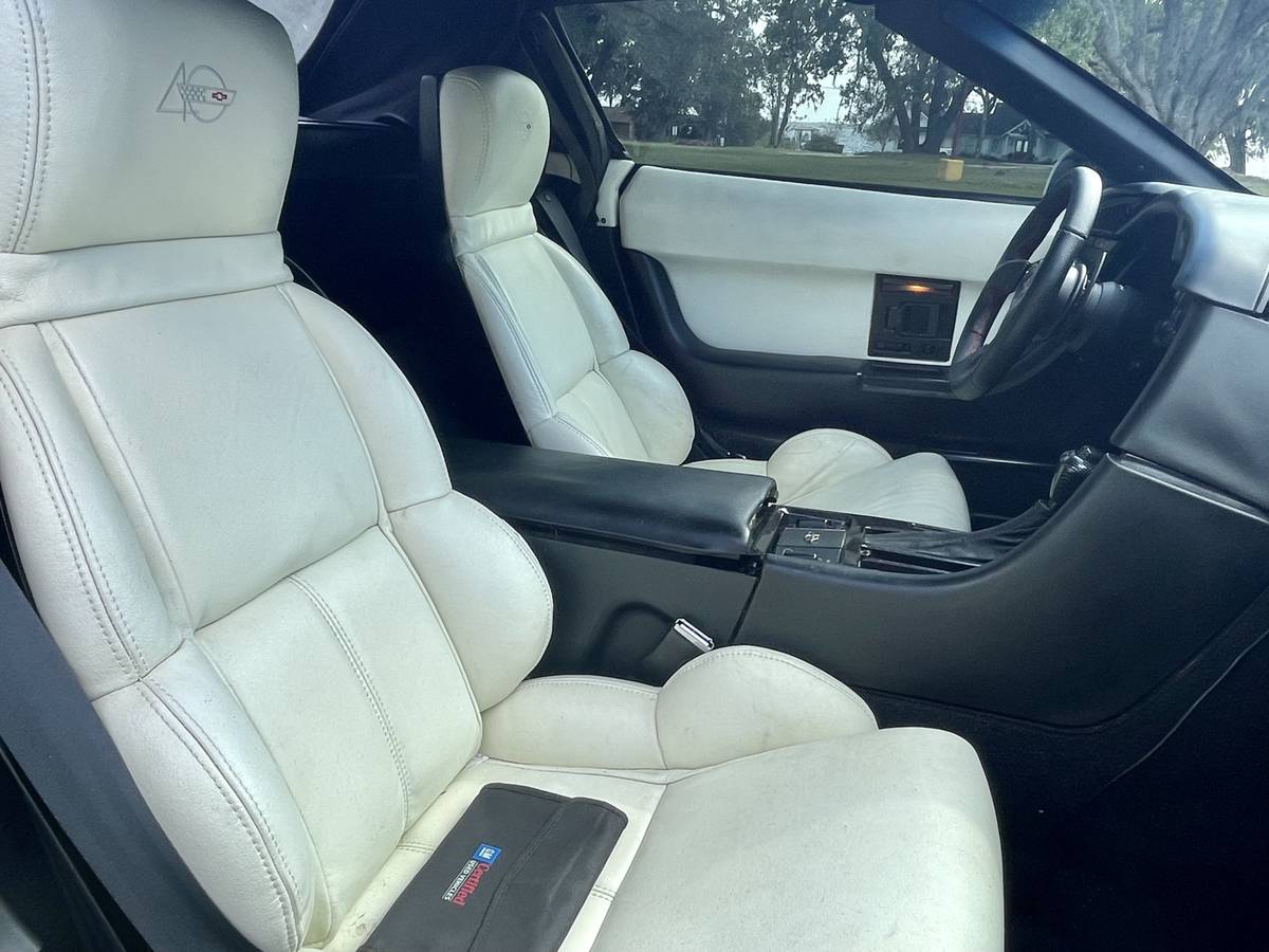 Chevrolet-corvette-1993-white-8