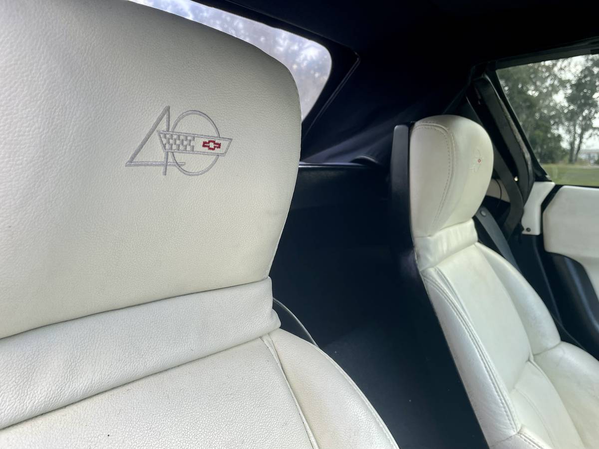 Chevrolet-corvette-1993-white-9