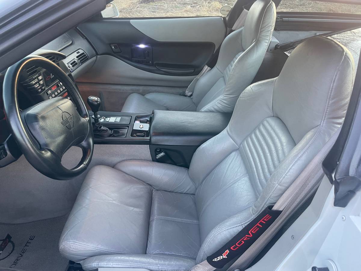 Chevrolet-corvette-1994-10