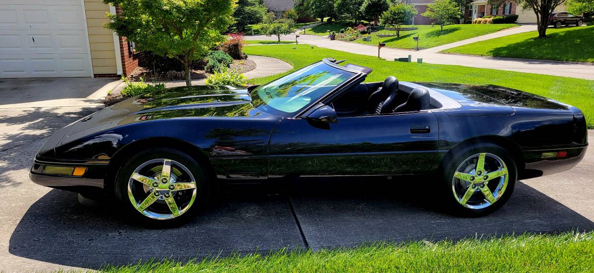 Chevrolet-corvette-1994-black-4