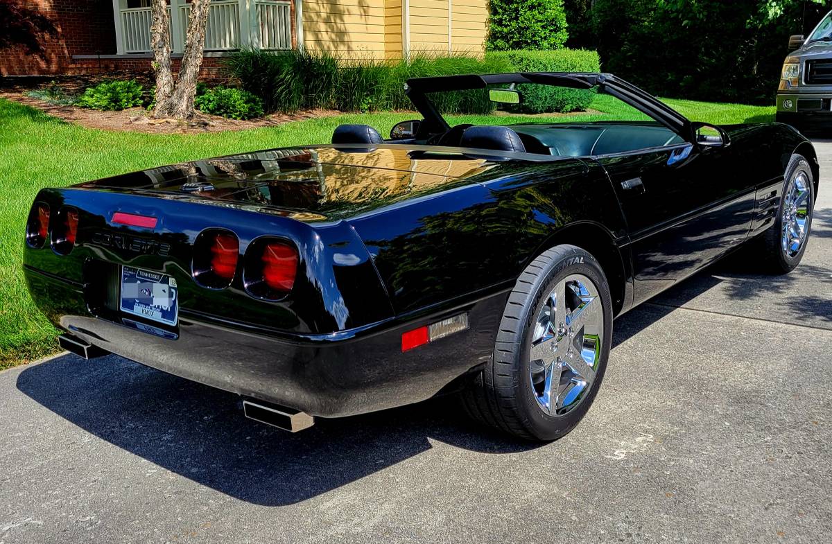 Chevrolet-corvette-1994-black-6