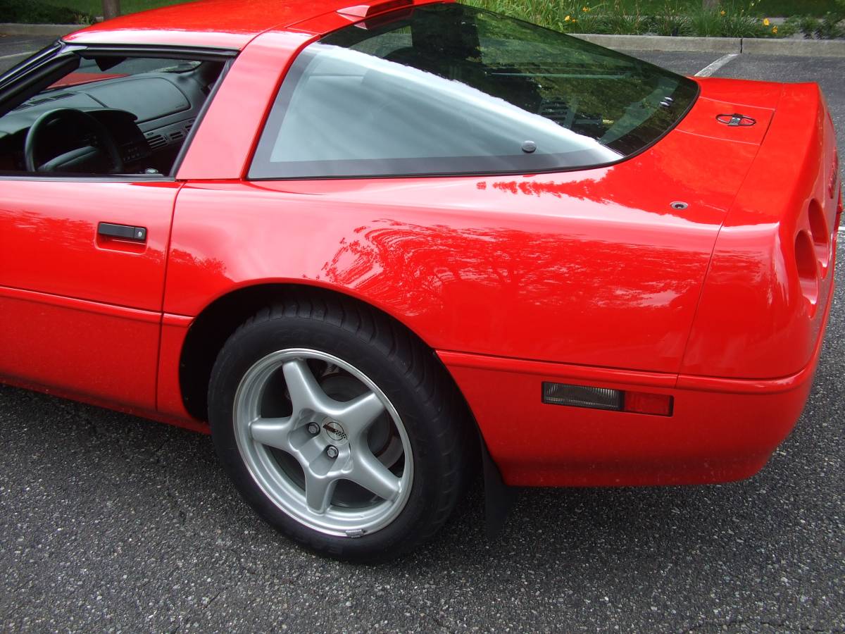Chevrolet-corvette-1995-red-27