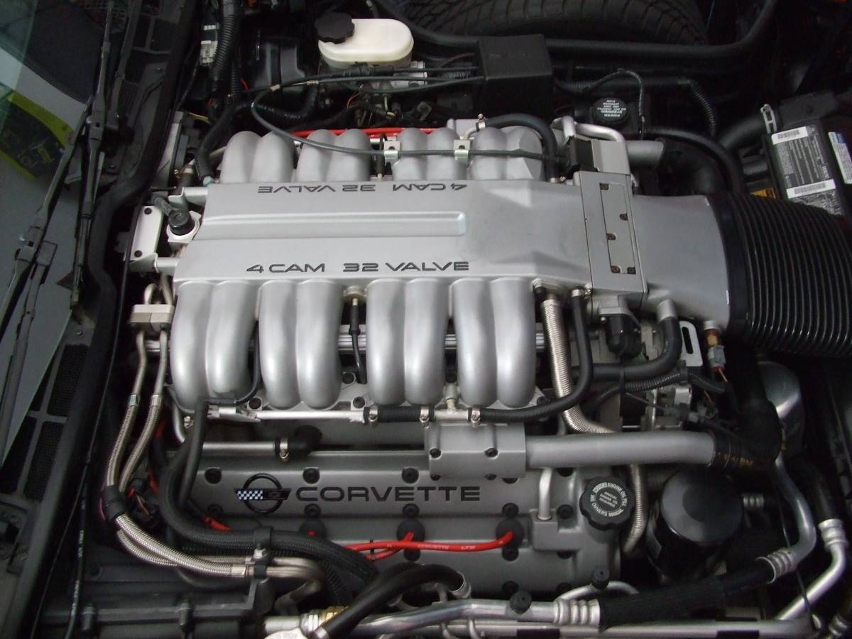 Chevrolet-corvette-1995-red-42