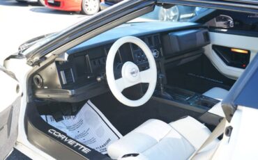 Chevrolet-corvette-base-1988-white-15