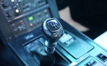 Chevrolet-corvette-base-1988-white-16