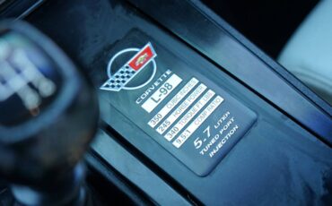 Chevrolet-corvette-base-1988-white-2