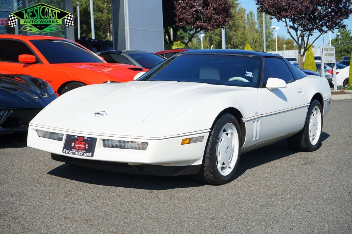 Chevrolet-corvette-base-1988-white-31