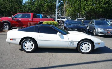 Chevrolet-corvette-base-1988-white-36