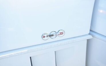 Chevrolet-corvette-base-1988-white-7