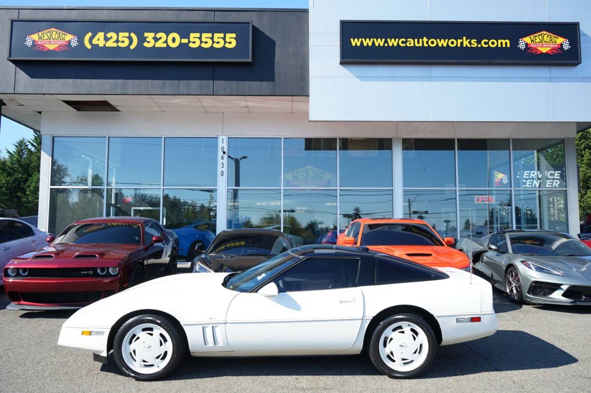 Chevrolet-corvette-base-1988-white-8