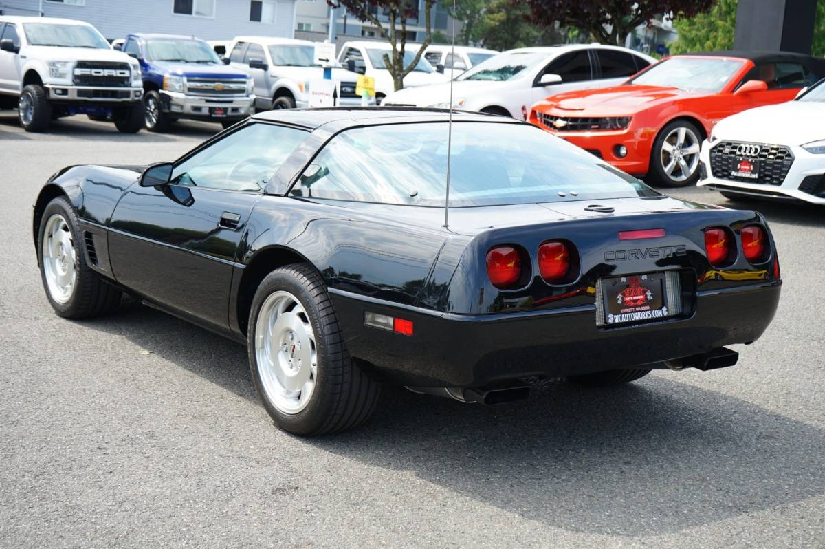 Chevrolet-corvette-base-1995-black-10